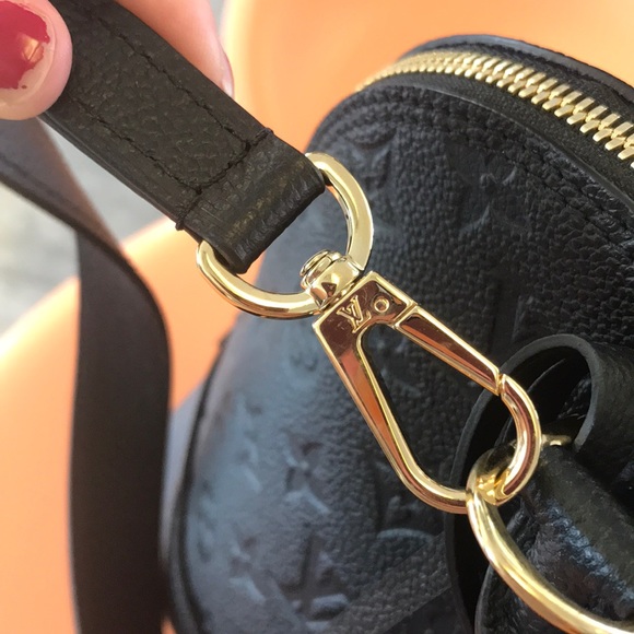 Louis Vuitton - Picture 5 of 7